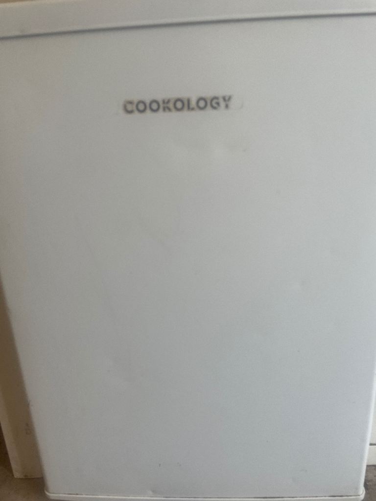 COOKOLOGY Mini Fridge – White, Good Condition