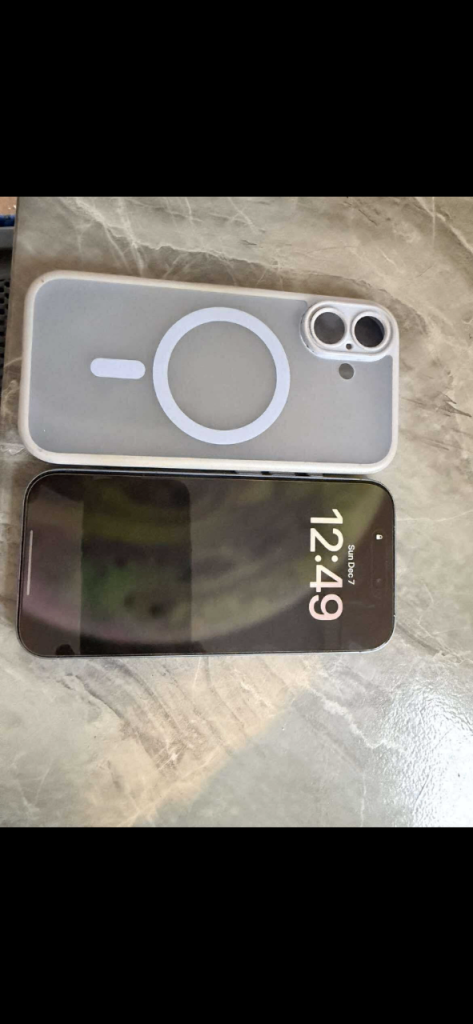 iPhone 17 for sale- pristine condition never out thr case no marks on screen or sides and back.