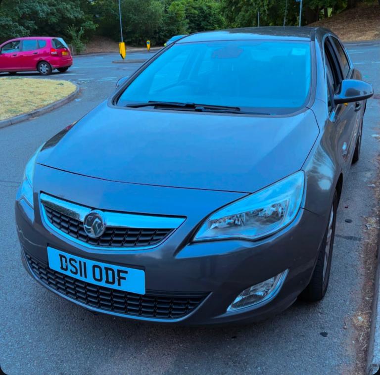 Astra AUTOMATIC leather seats cot handbrake great runer 