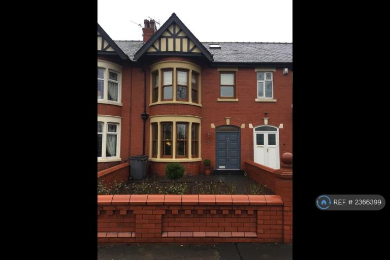 2 bedroom flat in West Park Drive, Blackpool, FY3 (2 bed) (#2366399)