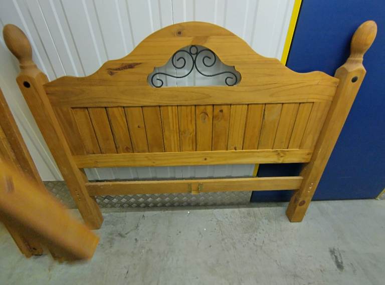 King size bed 