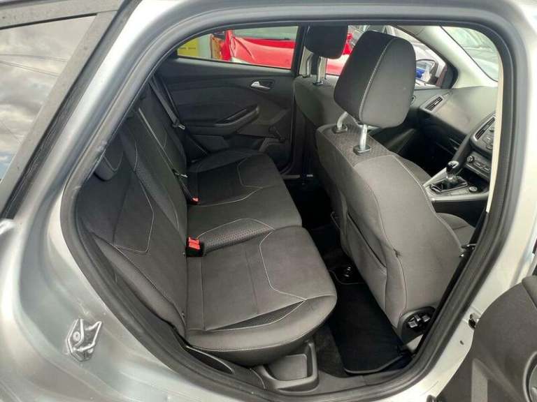 2016 Ford Focus 1.0T EcoBoost Zetec Euro 6 (s/s) 5dr HATCHBACK Petrol Manual