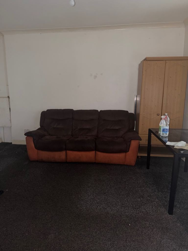 2 BEDROOM HOUSE + GARDEN 