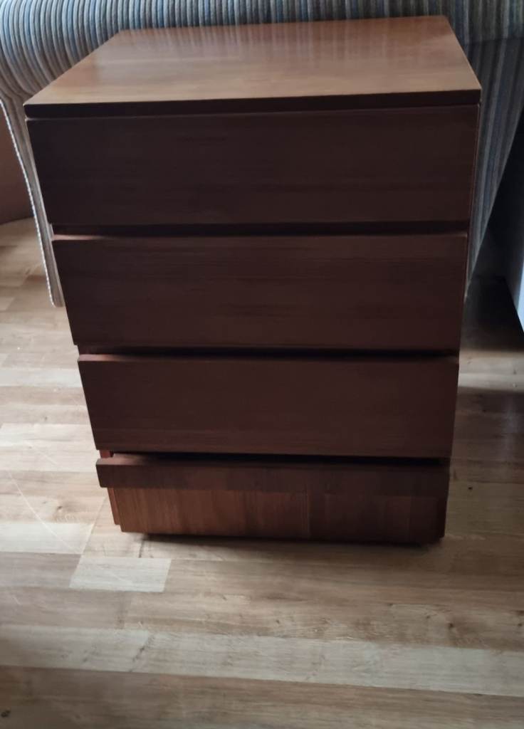Chest of drawers