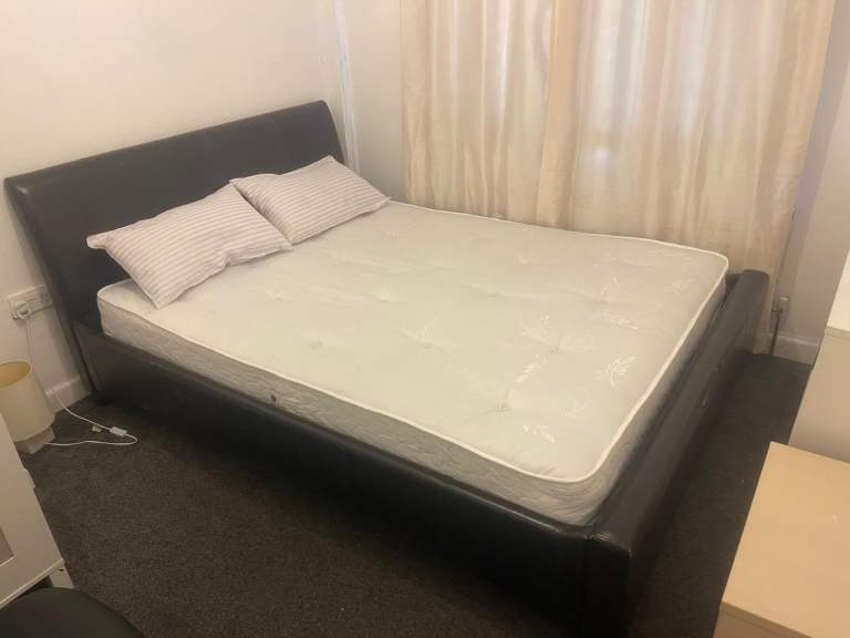 Large double bedroom 