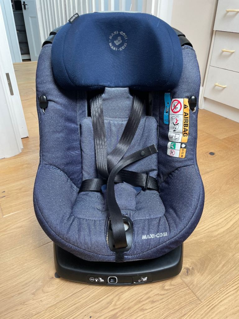 Maxi Cosi AssixFix with 360 isofix base