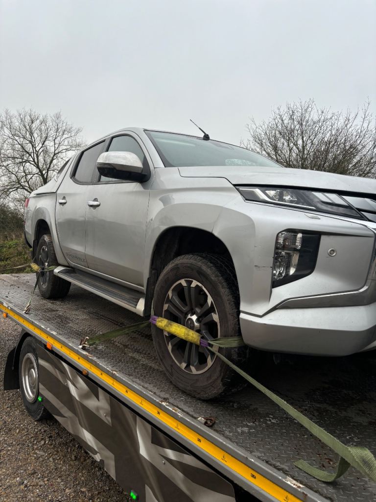 BREAKING FOR PARTS MITSUBISHI L200 19/21 BARBARIAN X SILVER 