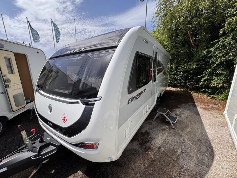 SWIFT ELEGANCE GRANDE 835 2024 MODEL TWIN AXLE ISLAND BED CARAVAN