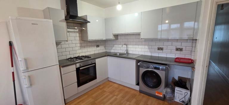 3 bedroom flat in Northolt 