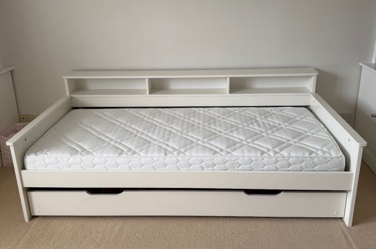 Single Bed with Pull-Out Trundle Bed 