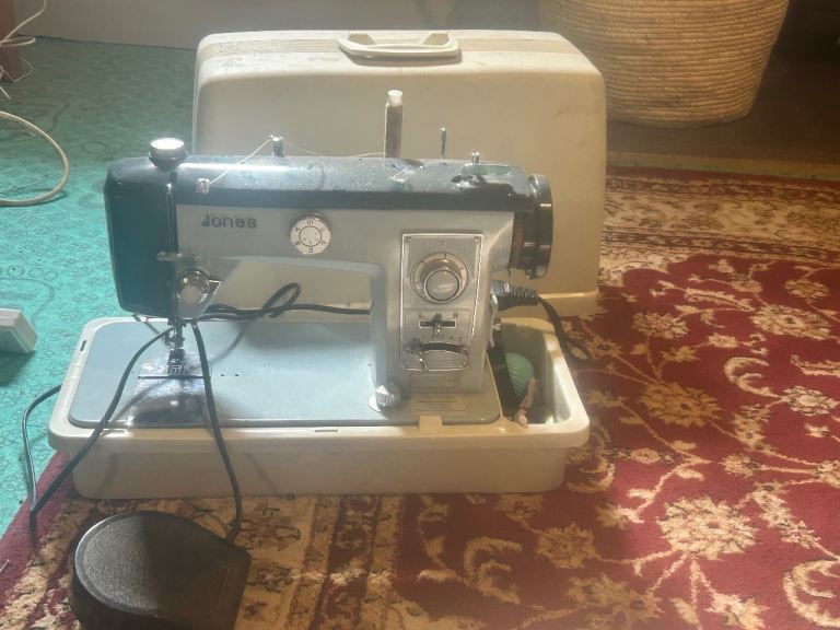 Jones heavy duty sewing machine 
