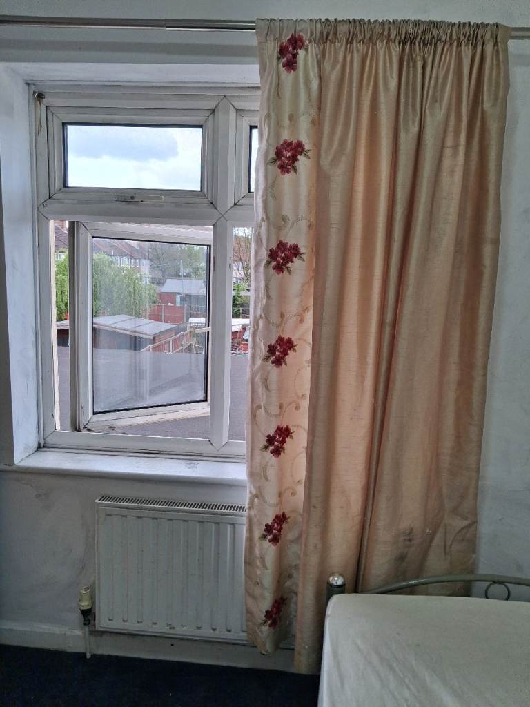 Nice single room for rent near Dagenham heathway Station 