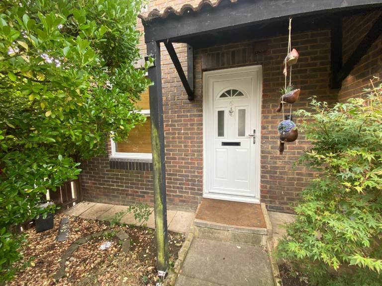 4 Bed end terrace house 