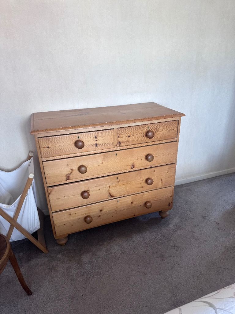 Pine Chest of Drawers – Good Condition, Solid Wood