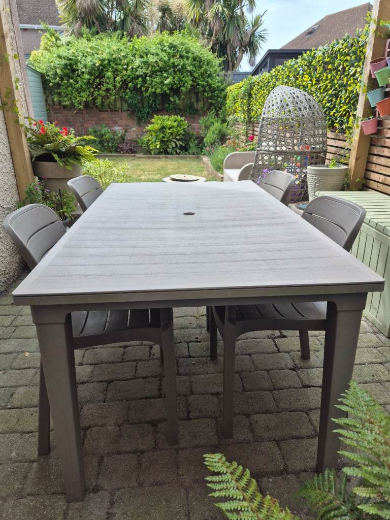 Garden Patio Table + 4 chairs