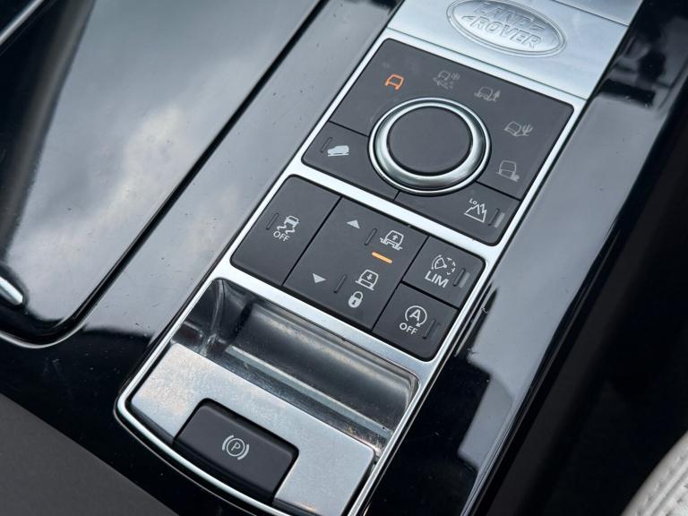 2017 Land Rover Discovery 3.0 TDV6 HSE Automatic 4WD Euro 6 5dr SUV Diesel Automatic