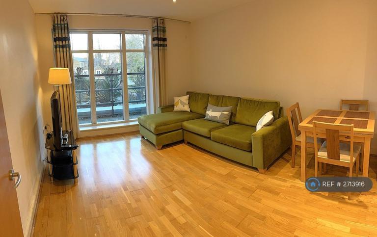 1 bedroom flat in Merchants House, London, SE10 (1 bed) (#2713916)
