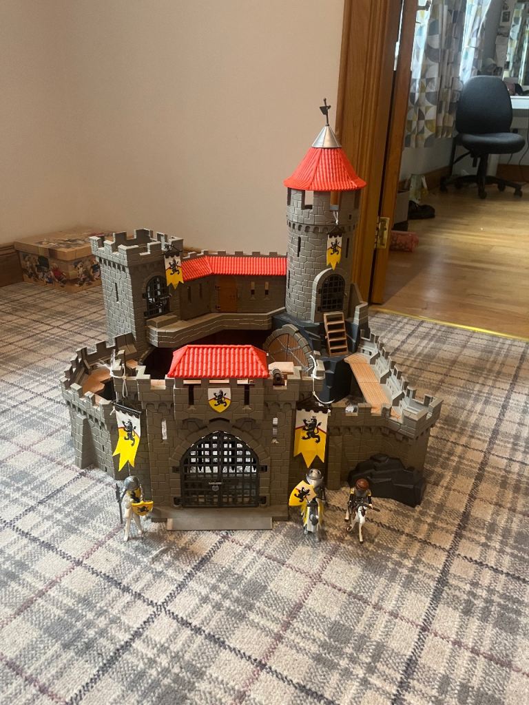 Playmobil 4865 Lion Knights Castle – Mostly Complete