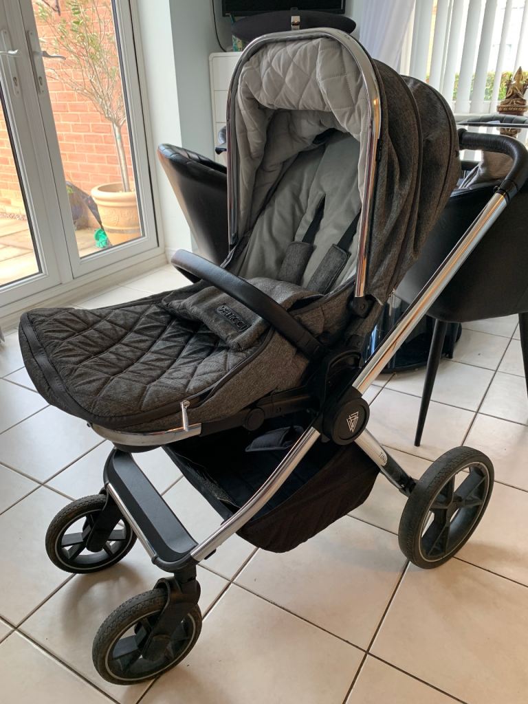 Much loved Venicci Tinum 2.0 - 3 in 1 Rock Graphite travel system
