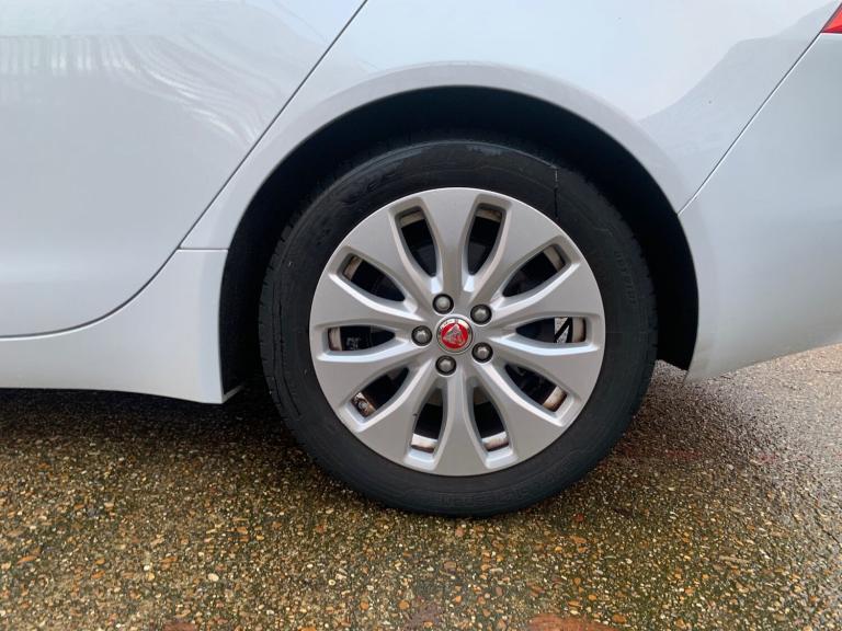 2016 Jaguar XE 2.0d Prestige Saloon 4dr Diesel Manual Euro 6 (s/s) (163 ps)