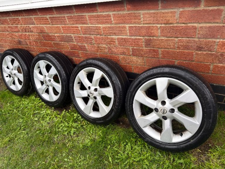 16 inch 4x100 Nissan Alloy wheels