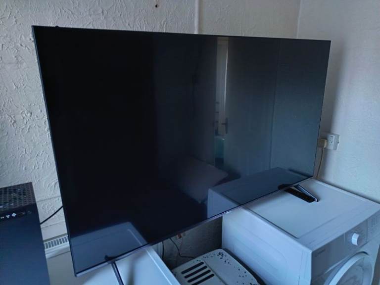 Hisence 4k ultra HD tv 144hrtz gaming tv