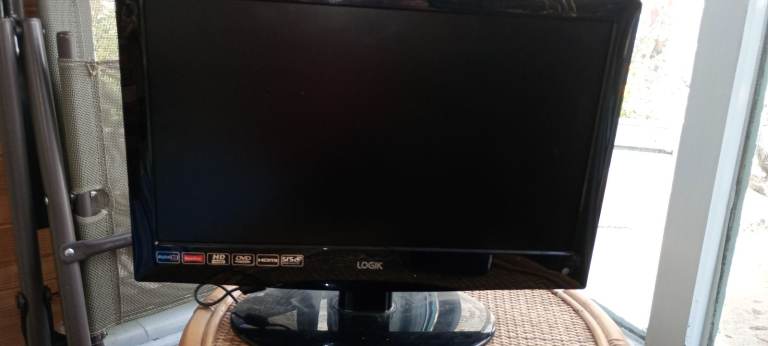 Logik L19LDVB18 19" HD Ready LED TV Combo with Freeview and DVD