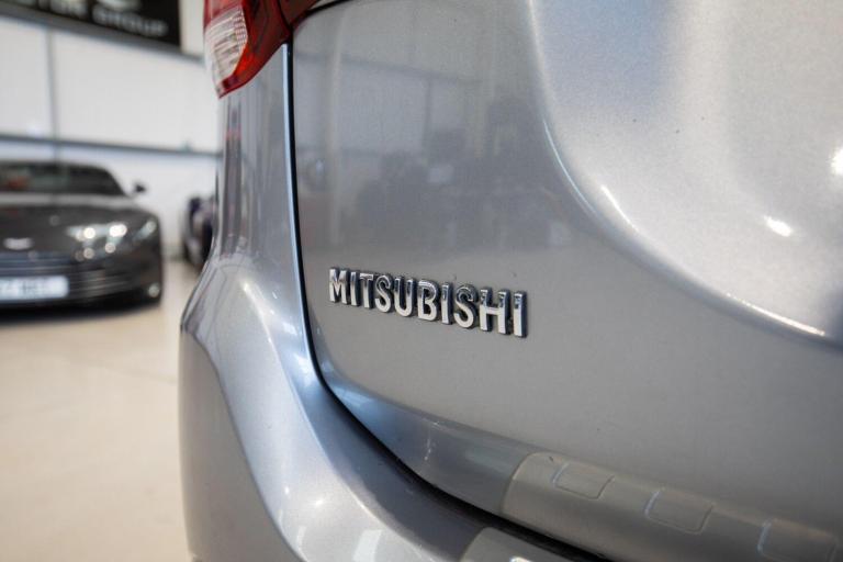 2017 Mitsubishi Outlander 2.0h 12kWh 4h SUV 5dr Petrol Plug-in Hybrid CVT 4WD Euro 6 (s/s) (200 p...