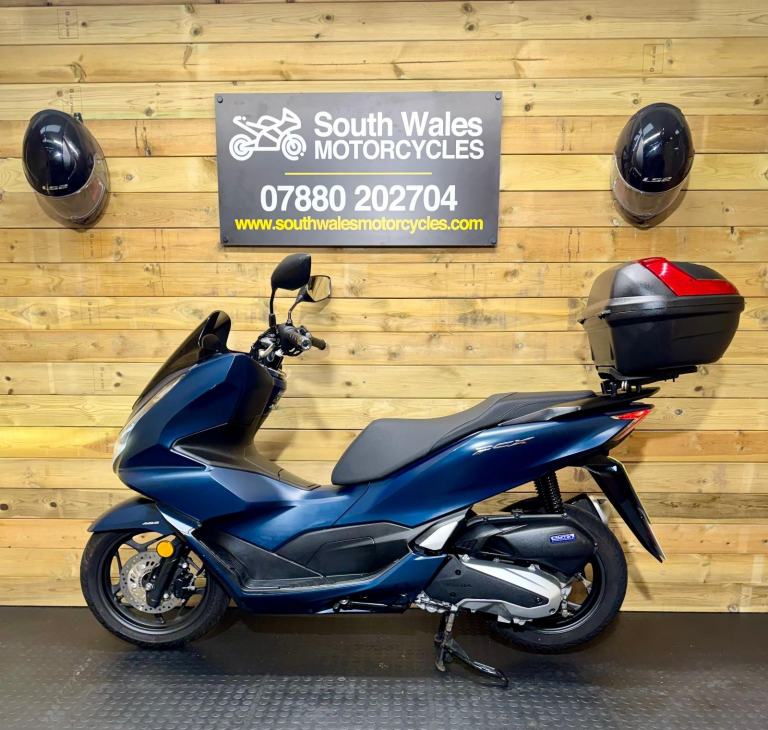 Honda PCX125 / 2024 (74) model / JUST 1477 MILES
