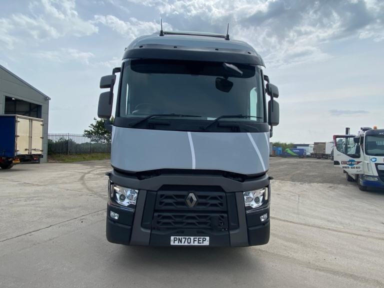 2020/70 DAF RENAULT TRUCKS T-RANGE 26 TONNE SLEEPER CAB BOX WITH SLIDE OUT LIFT