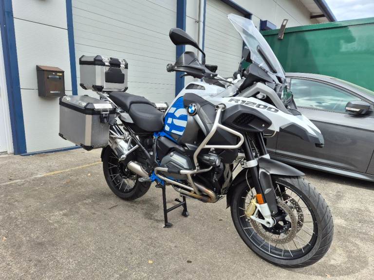 BMW R1200GS Adventure TE Full BMW Luggage and Chigee Navigation