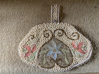 A 1930s beaded evening bag 