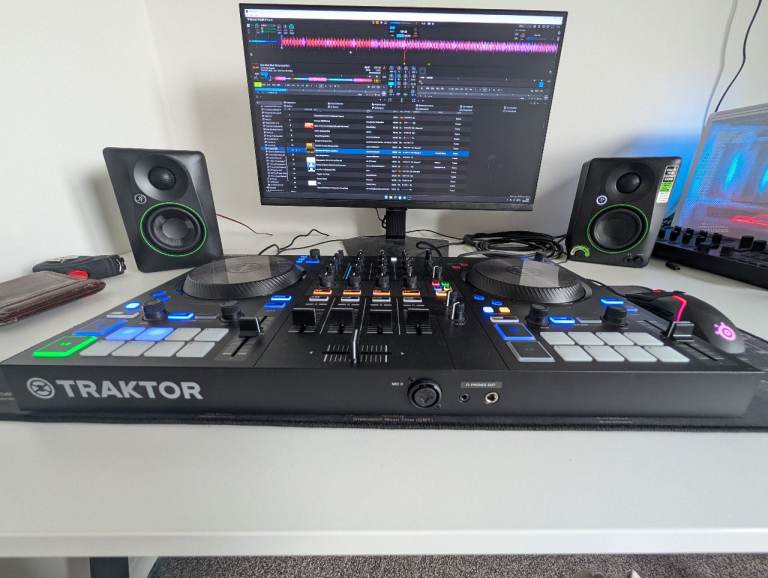 Native Instruments Kontrol S3 + Tracktor 4 Pro