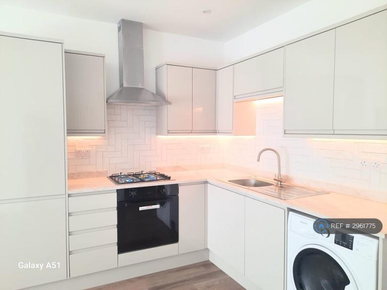 2 bedroom flat in Dawlish Road, Manchester, M21 (2 bed) (#2961775)