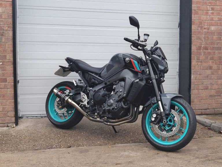 YAMAHA MT-09 - 2022 Petrol Manual in Grey