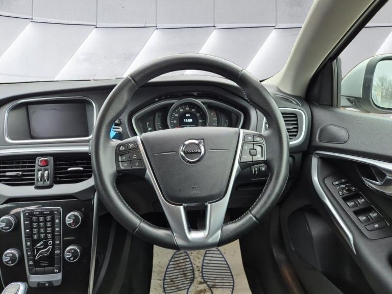 2018 Volvo V40 2.0 D2 Momentum Nav Plus Euro 6 (s/s) 5dr HATCHBACK Diesel Manual