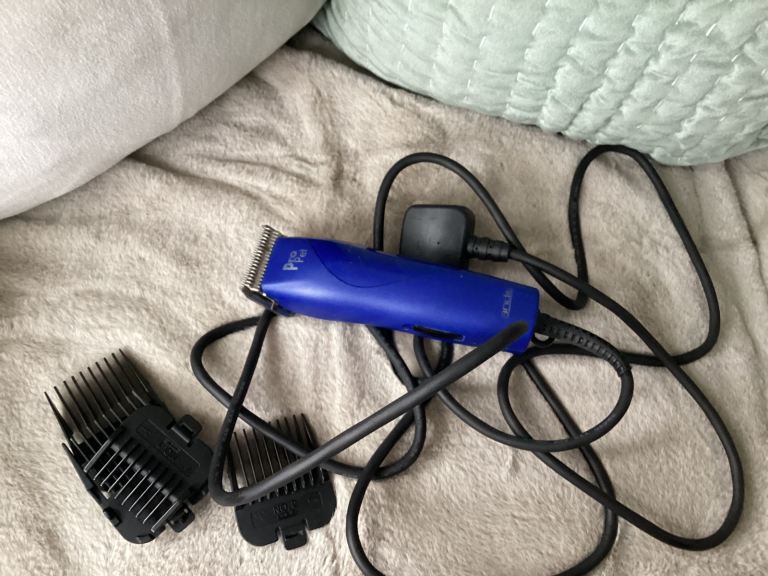 ANDIS PET TRIMMER IN CASE WITH 4 ATTACHMENTS