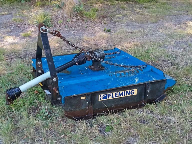 Compact tractor 4ft grass topper