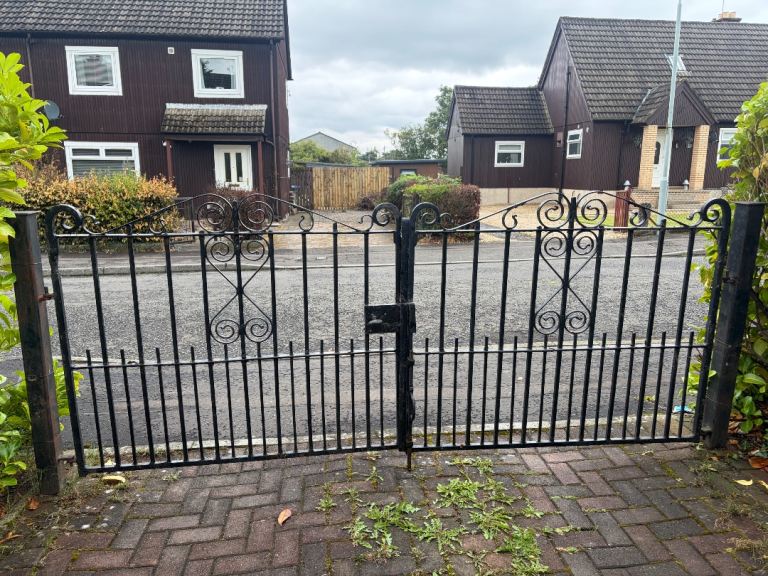 Wrought Iron Driveway/Garden Gates – Ornate Traditional Style