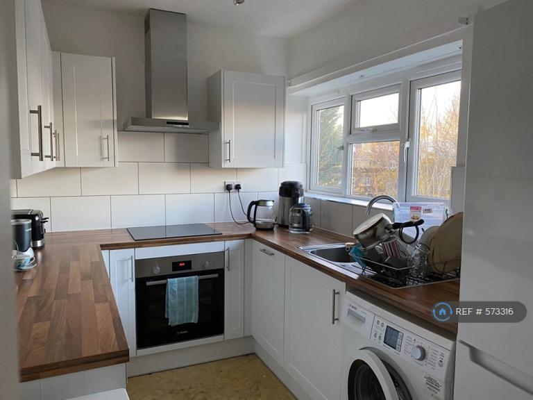 3 bedroom flat in Mayfair Building, Birmingham, B37 (3 bed) (#573316)