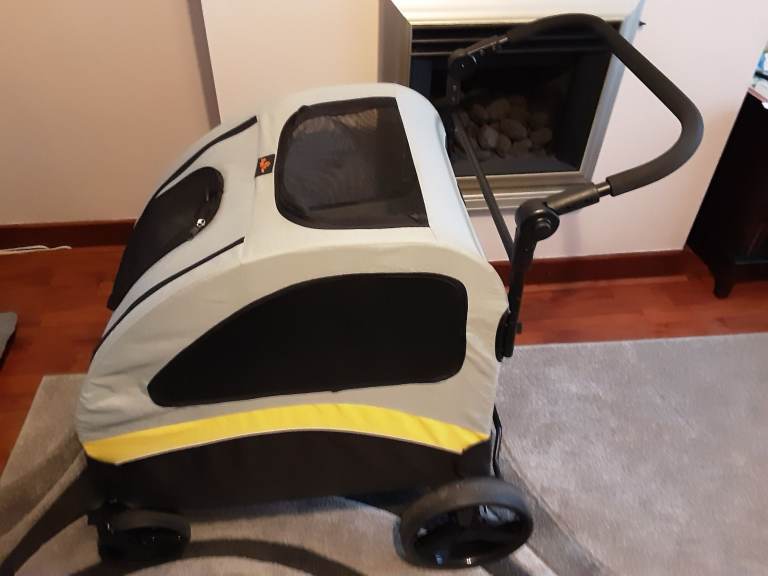 Pet Stroller/ Buggy for Medium size dog 3 weeks Use