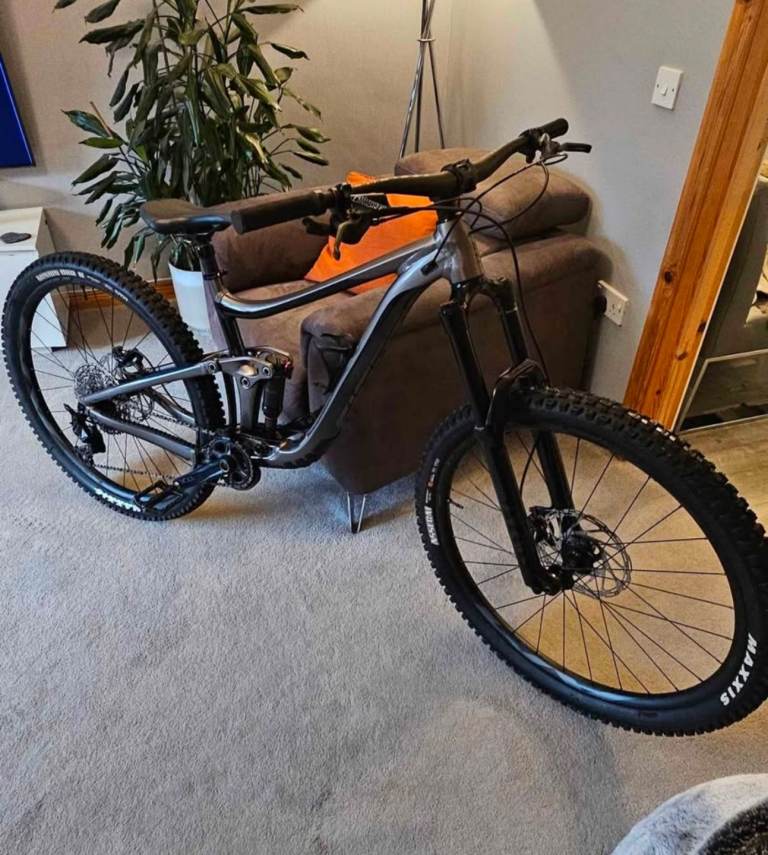 Giant Reign 2022 full suspension mountain bike