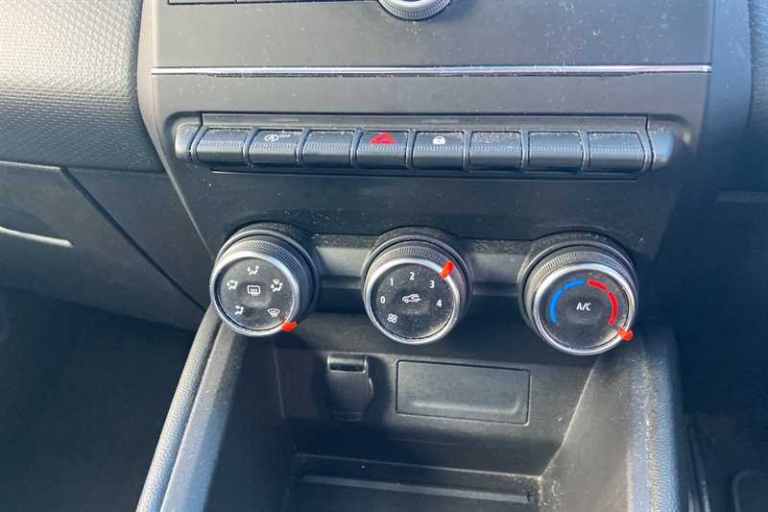 2020 Renault Clio 1.0 SCe 75 Play 5dr HATCHBACK PETROL Manual