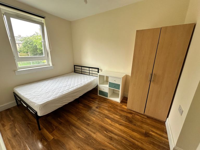 Large double bedroom 