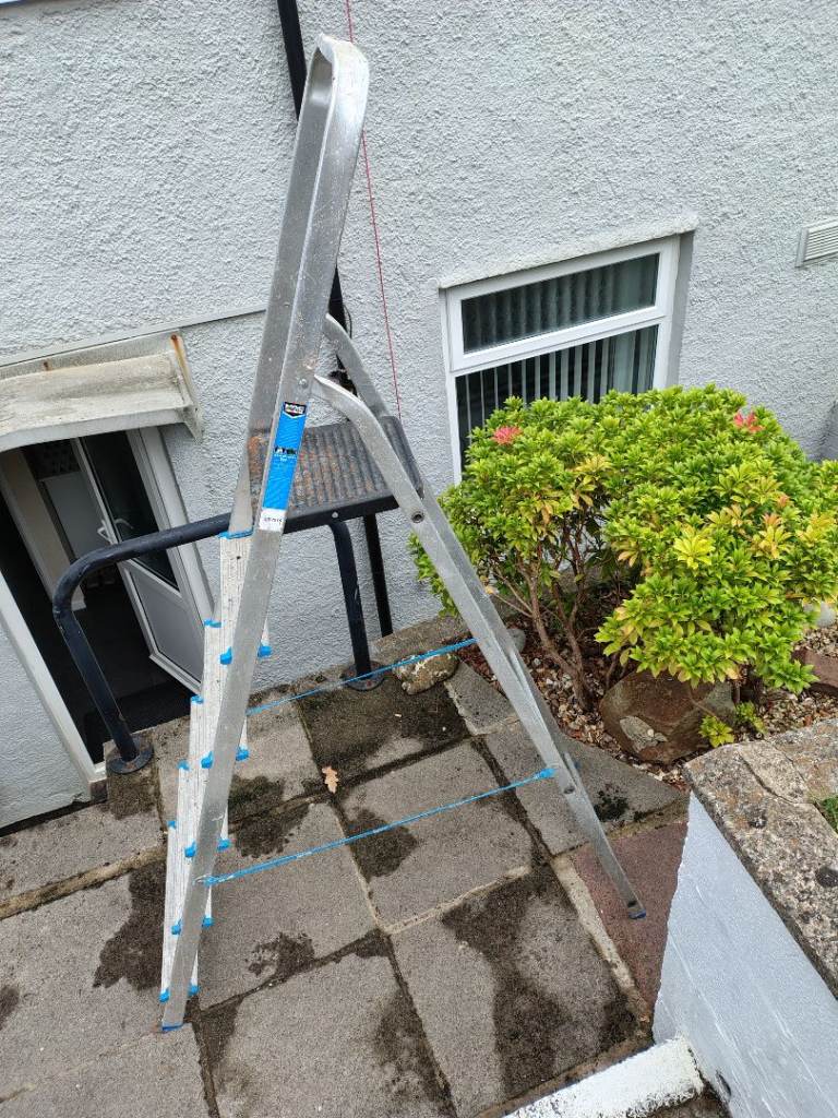 Aluminium Step Ladder – Good Condition, 6 Steps