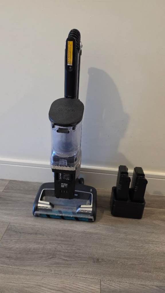 Shark Cordless Stick Vacuum Cleaner – Good Condition - 2x batteries, charger and car kit