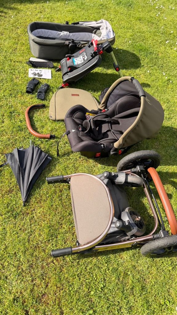 Ickle Bubba Stomp luxe all in one travel system with isofix in green, bronze and brown