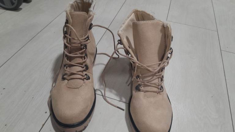 New Beige Lace-Up Boots – Never Worn uk6