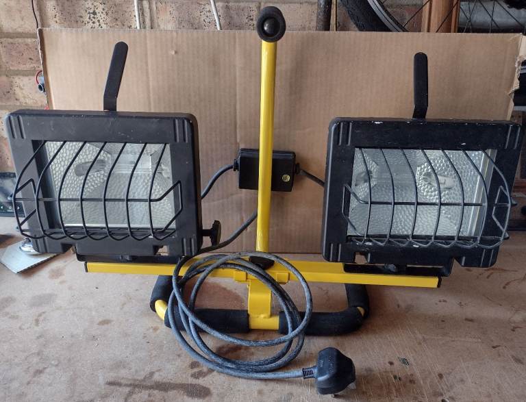 Dual Halogen Work Lights on Stand – Good Condition