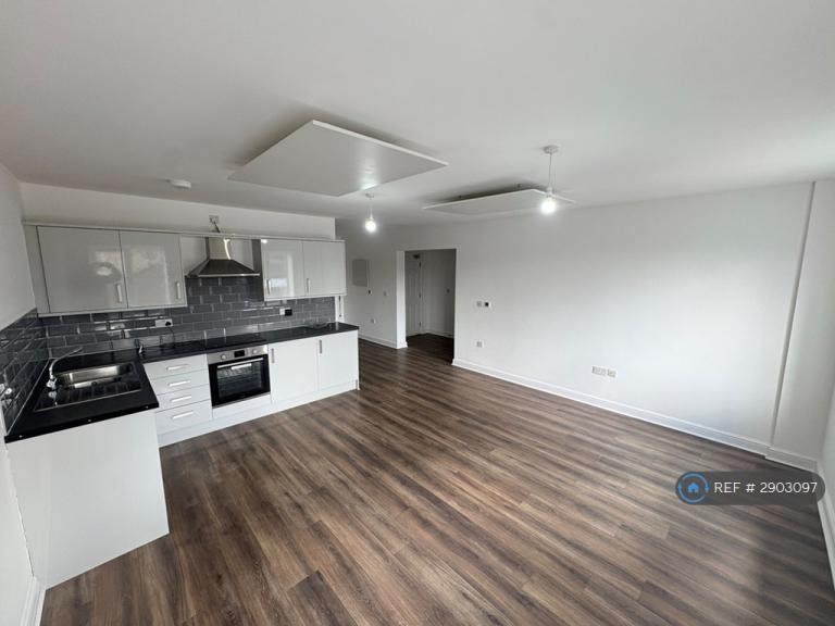 1 bedroom flat in High St, Heckmondwike, WF16 (1 bed) (#2903097)